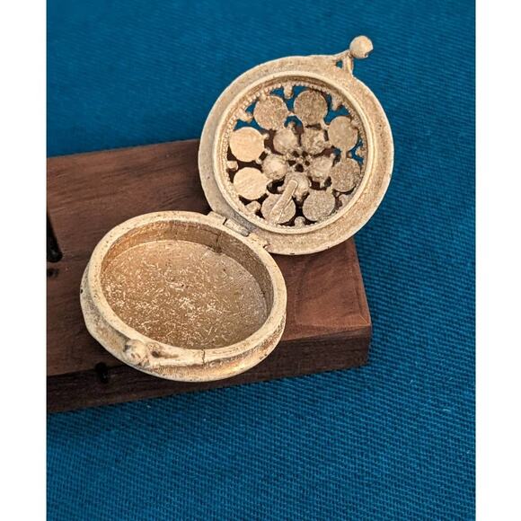 Vintage Florenza Trinket or Pill Box With Wiggly Googly Eyes Kiss Lock Closure - Picture 7 of 7